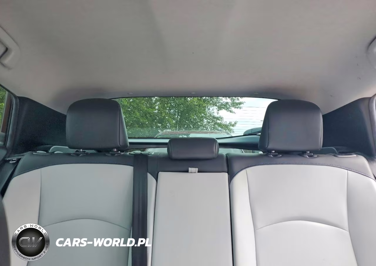 2018 Toyota Prius Four Touring VIN:JTDKARFU1J3547993 - 10