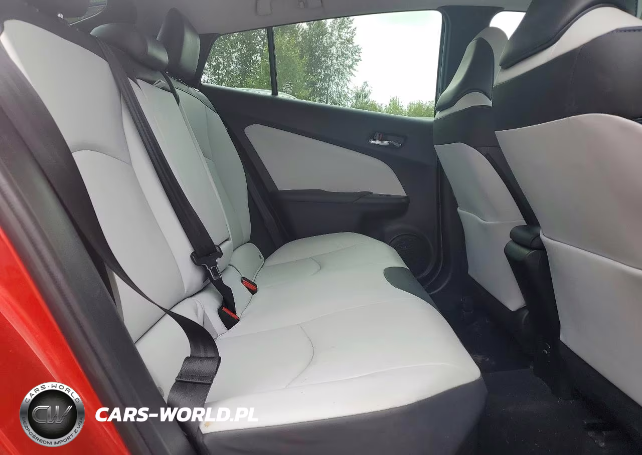 2018 Toyota Prius Four Touring VIN:JTDKARFU1J3547993 - 11