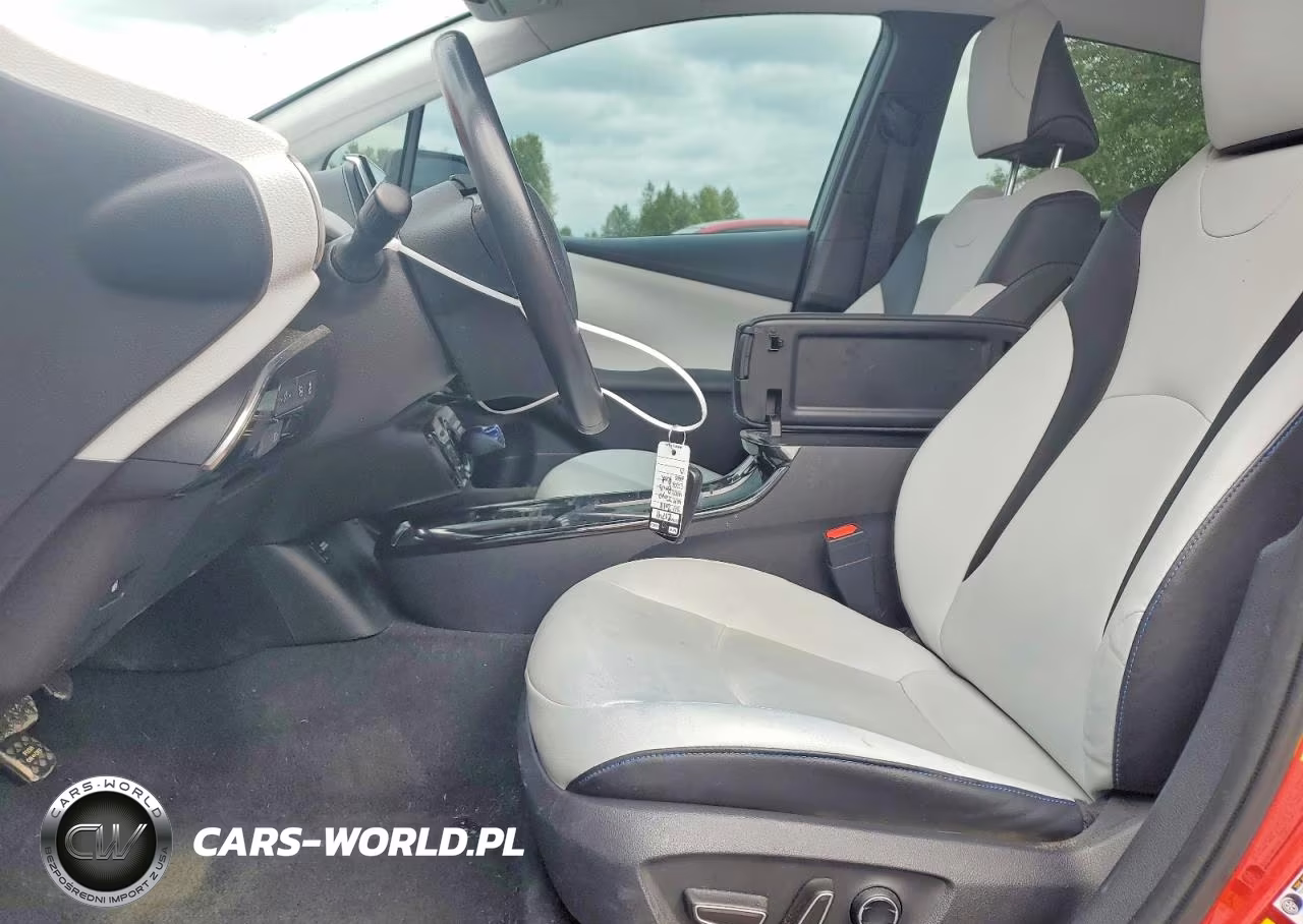 2018 Toyota Prius Four Touring VIN:JTDKARFU1J3547993 - 7