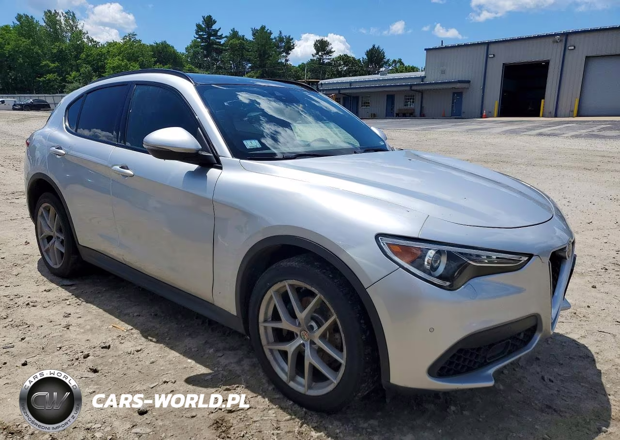 2018 Alfa Romeo Stelvio Ti Sport VIN:ZASFAKNN7J7B99636 - 4