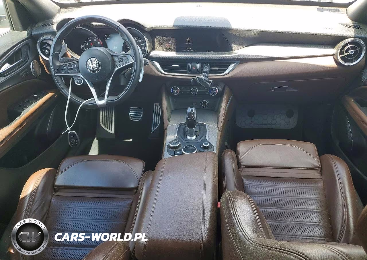 2018 Alfa Romeo Stelvio Ti Sport VIN:ZASFAKNN7J7B99636 - 8
