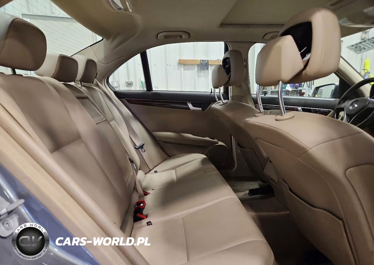 2012 Mercedes-Benz C 300 4Matic VIN:WDDGF8BB3CA706622 - 10