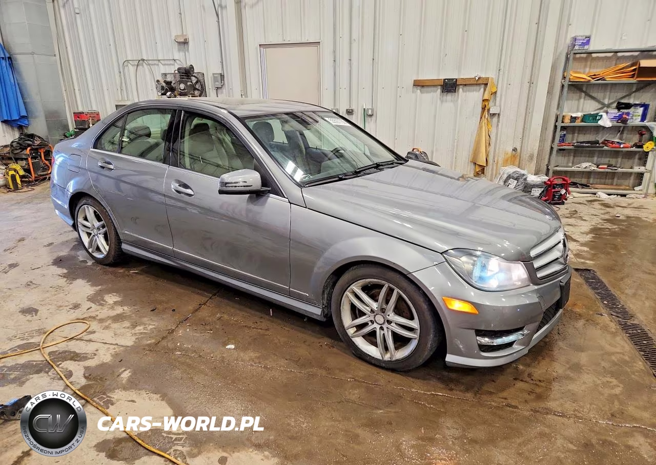 2012 Mercedes-Benz C 300 4Matic VIN:WDDGF8BB3CA706622 - 4