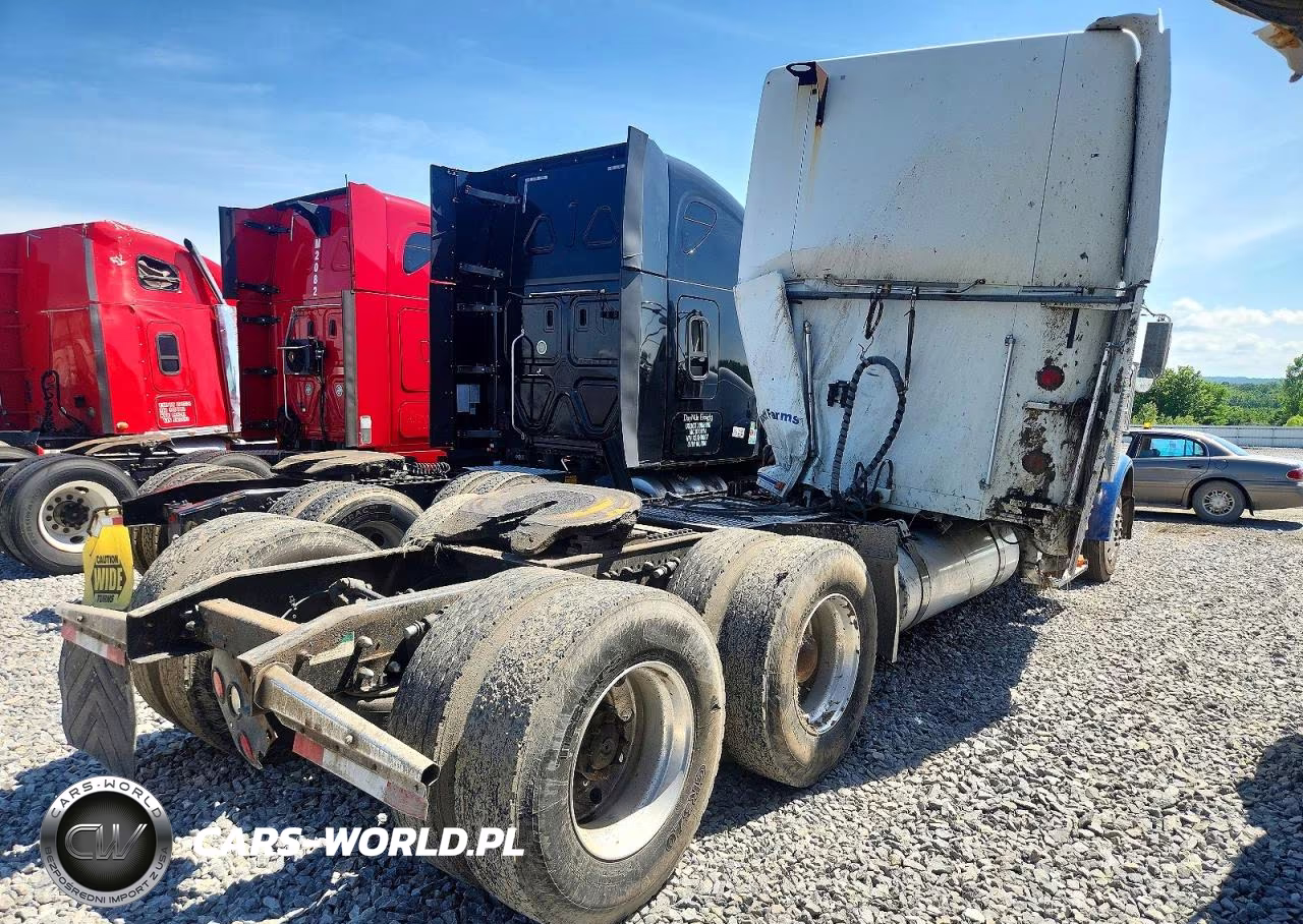 1999 Freightliner Conventional Fld120 VIN:1FUPCSZB9XPA13980 - 4