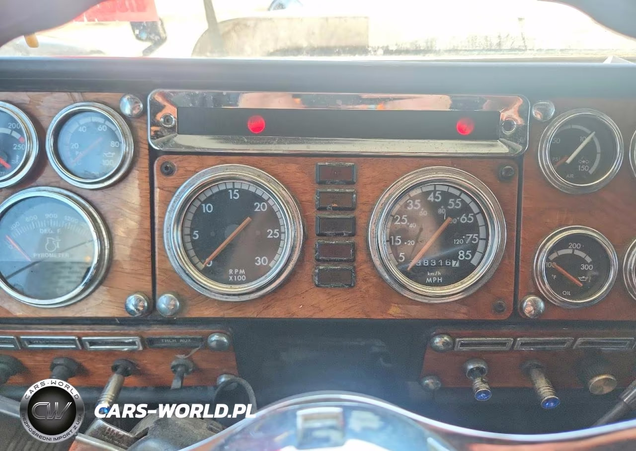 1999 Freightliner Conventional Fld120 VIN:1FUPCSZB9XPA13980 - 8