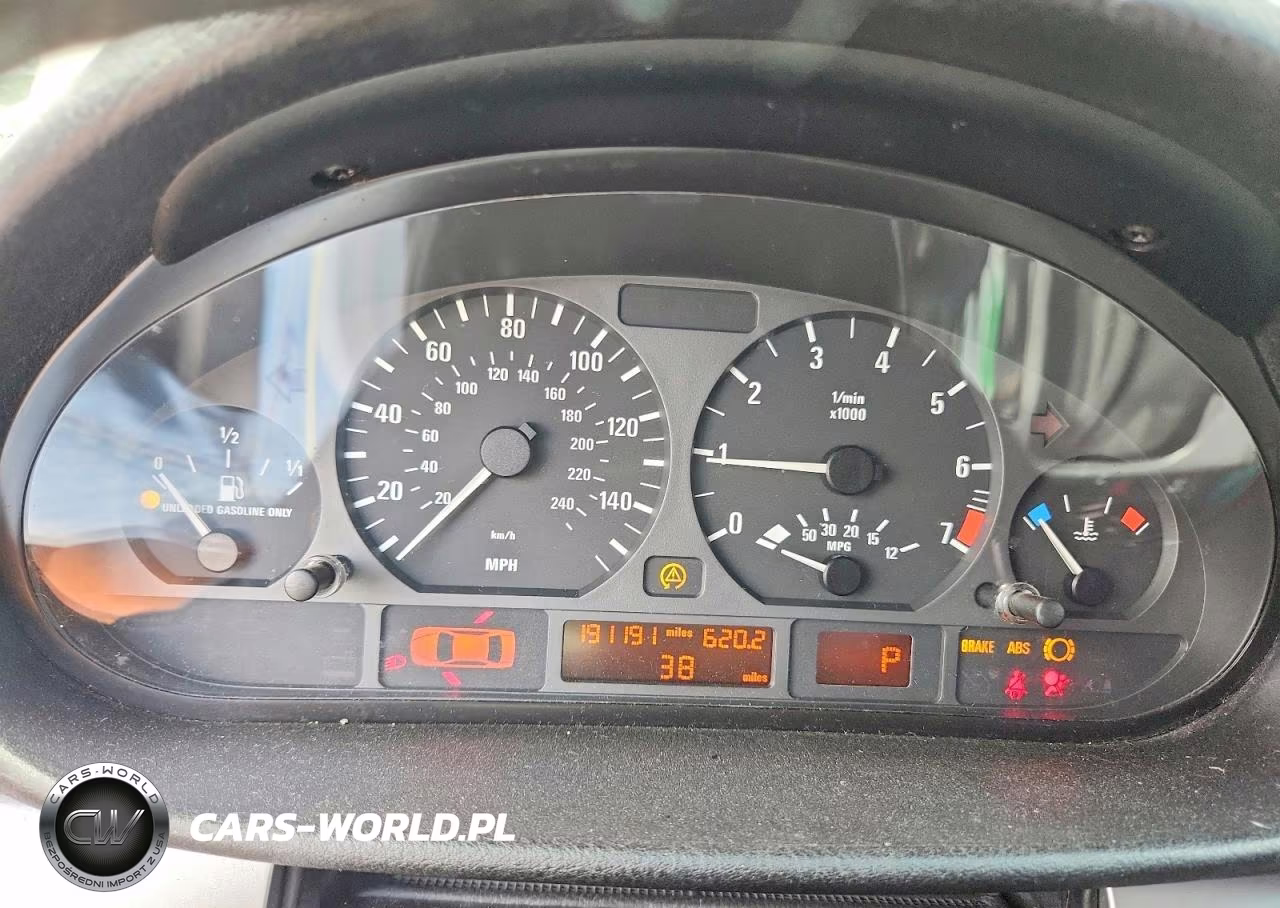 2003 BMW 325 Xi VIN:WBAEU33423PM58061 - 9