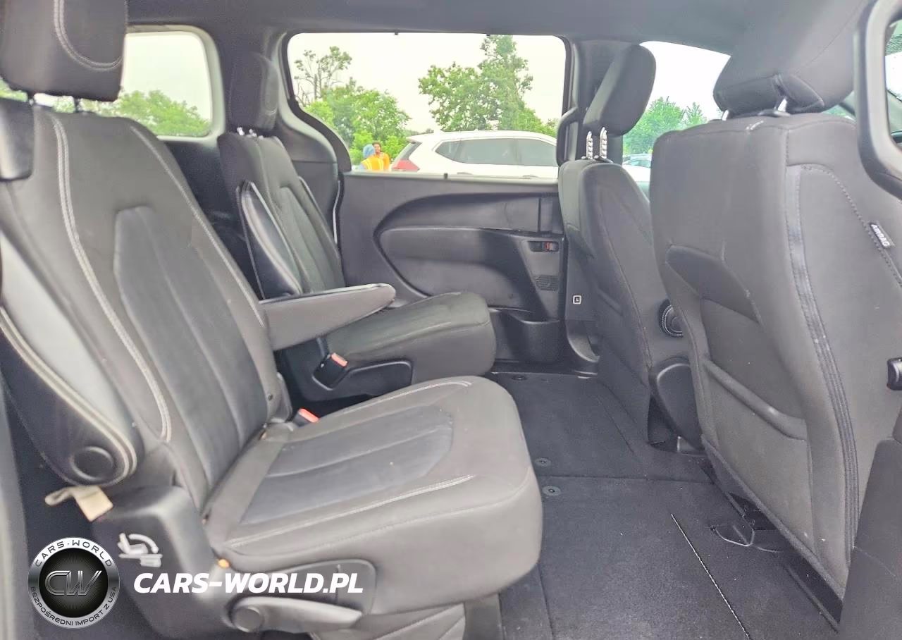 2021 Chrysler Pacifica Touring VIN:2C4RC1FG1MR572134 - 11
