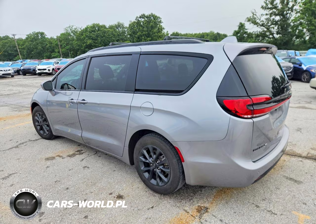 2021 Chrysler Pacifica Touring VIN:2C4RC1FG1MR572134 - 2