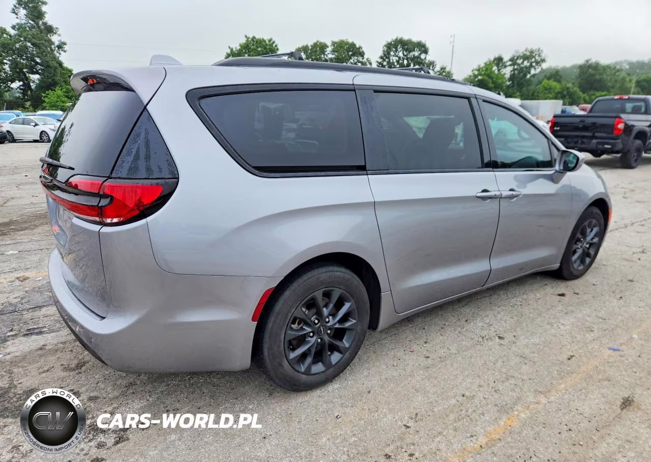 2021 Chrysler Pacifica Touring VIN:2C4RC1FG1MR572134 - 3