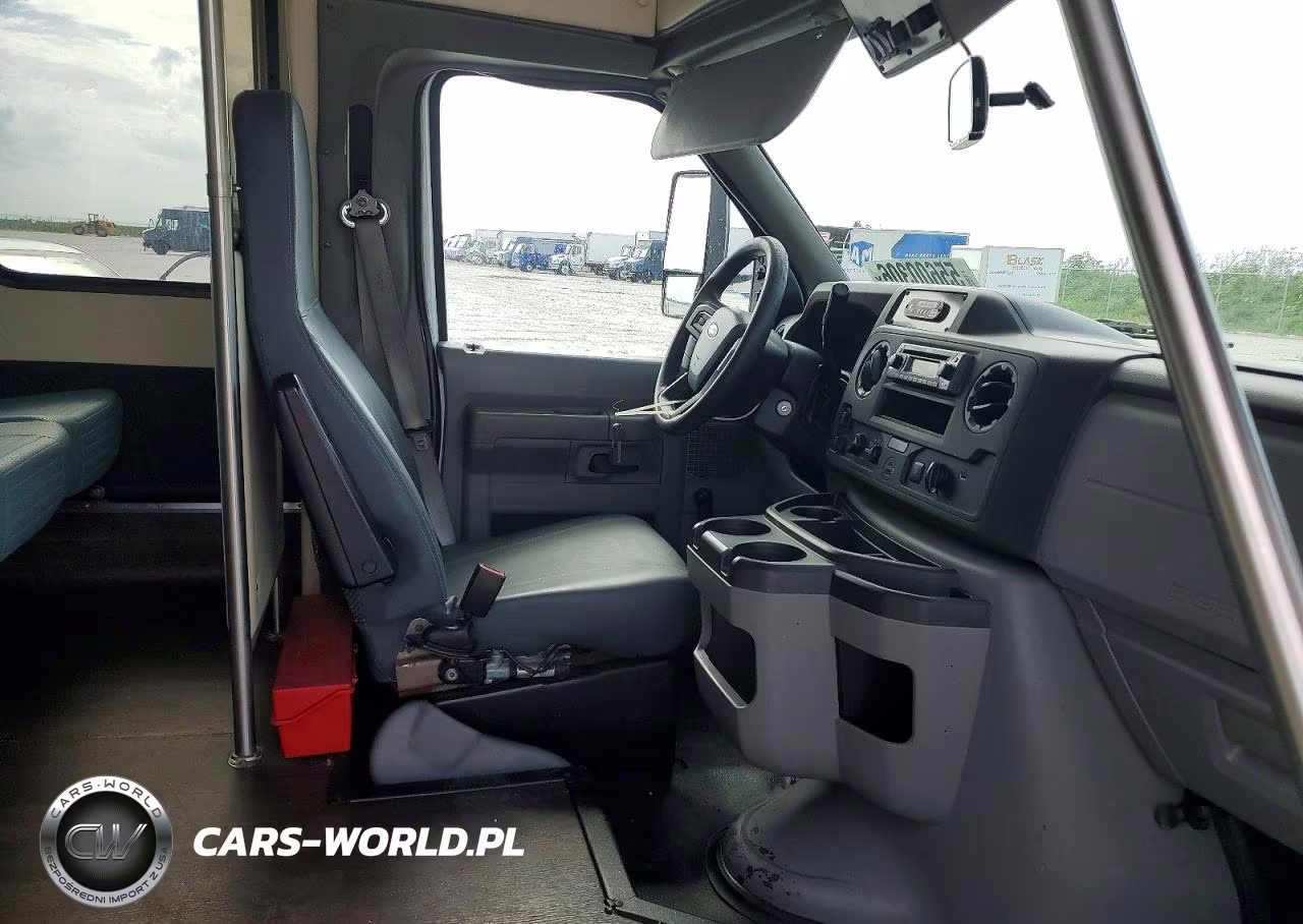 2021 Ford Econoline E350 Super Duty Cutaway Van VIN:1FDEE3FN9MDC10814 - 11