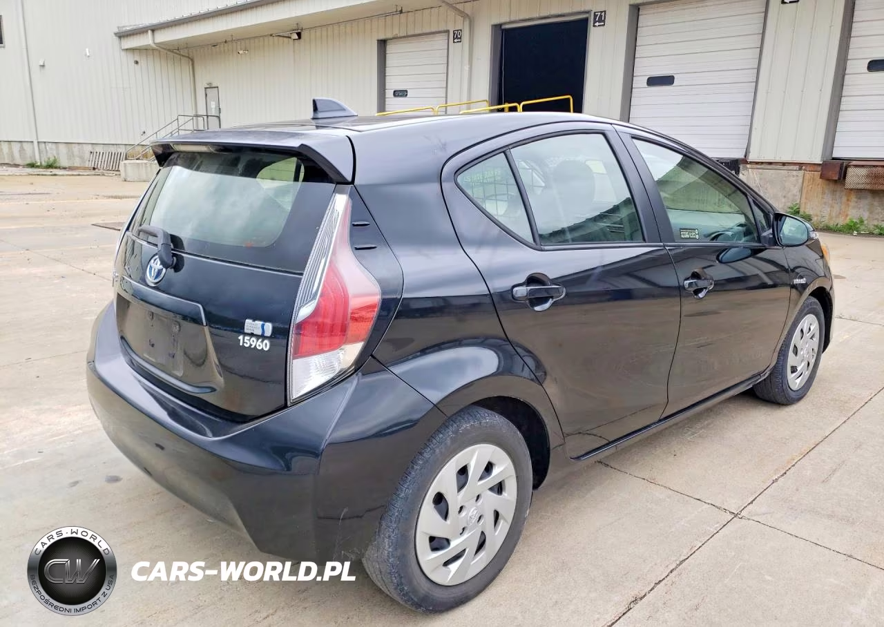 2016 Toyota Prius C Two VIN:JTDKDTB33G1121003 - 3