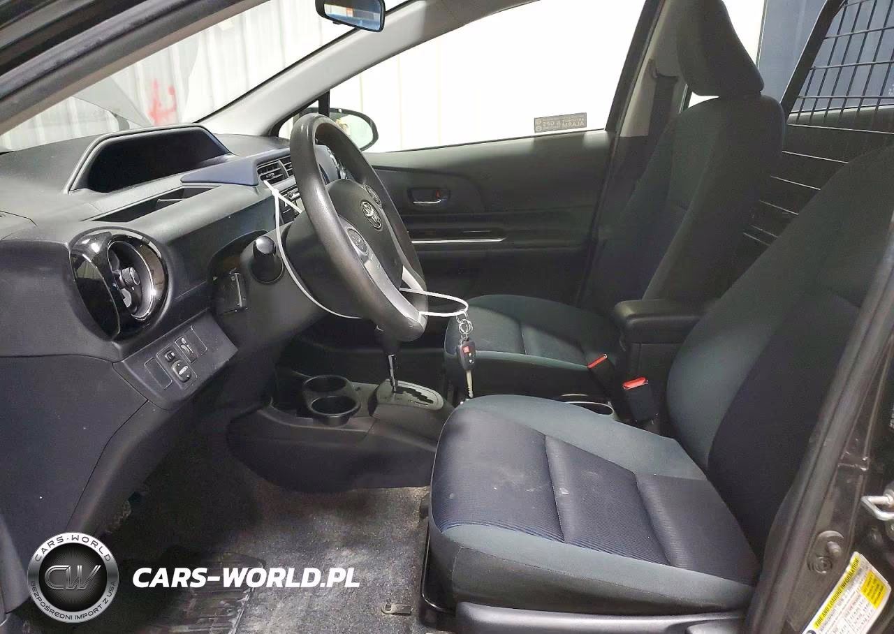 2016 Toyota Prius C Two VIN:JTDKDTB33G1121003 - 7