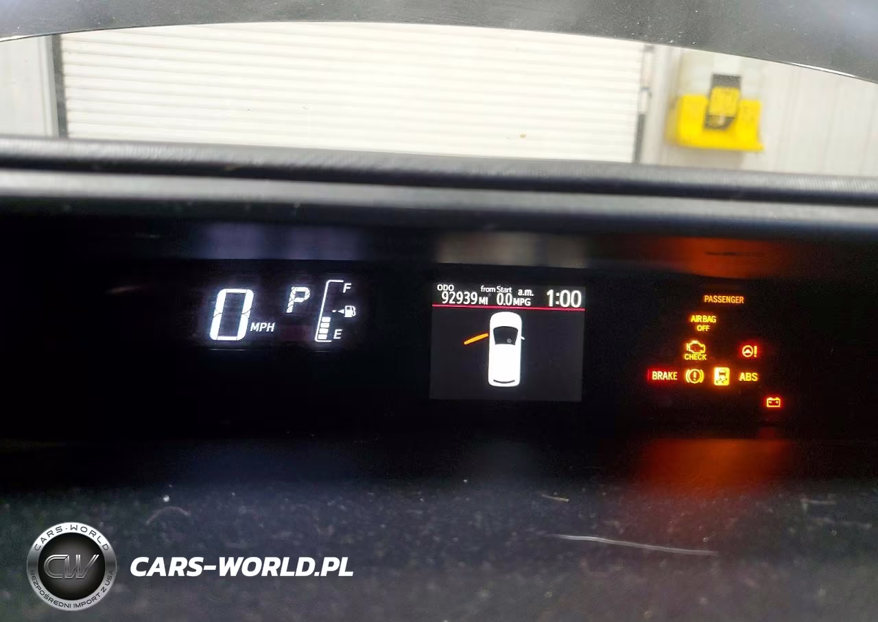 2016 Toyota Prius C Two VIN:JTDKDTB33G1121003 - 9
