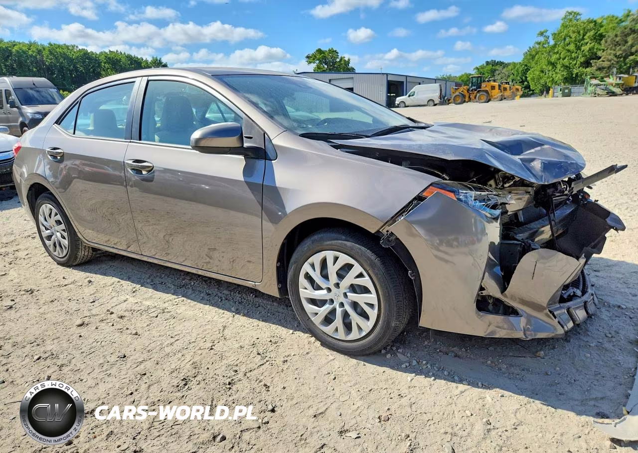 2018 Toyota Corolla Le VIN:2T1BURHE9JC090631 - 4
