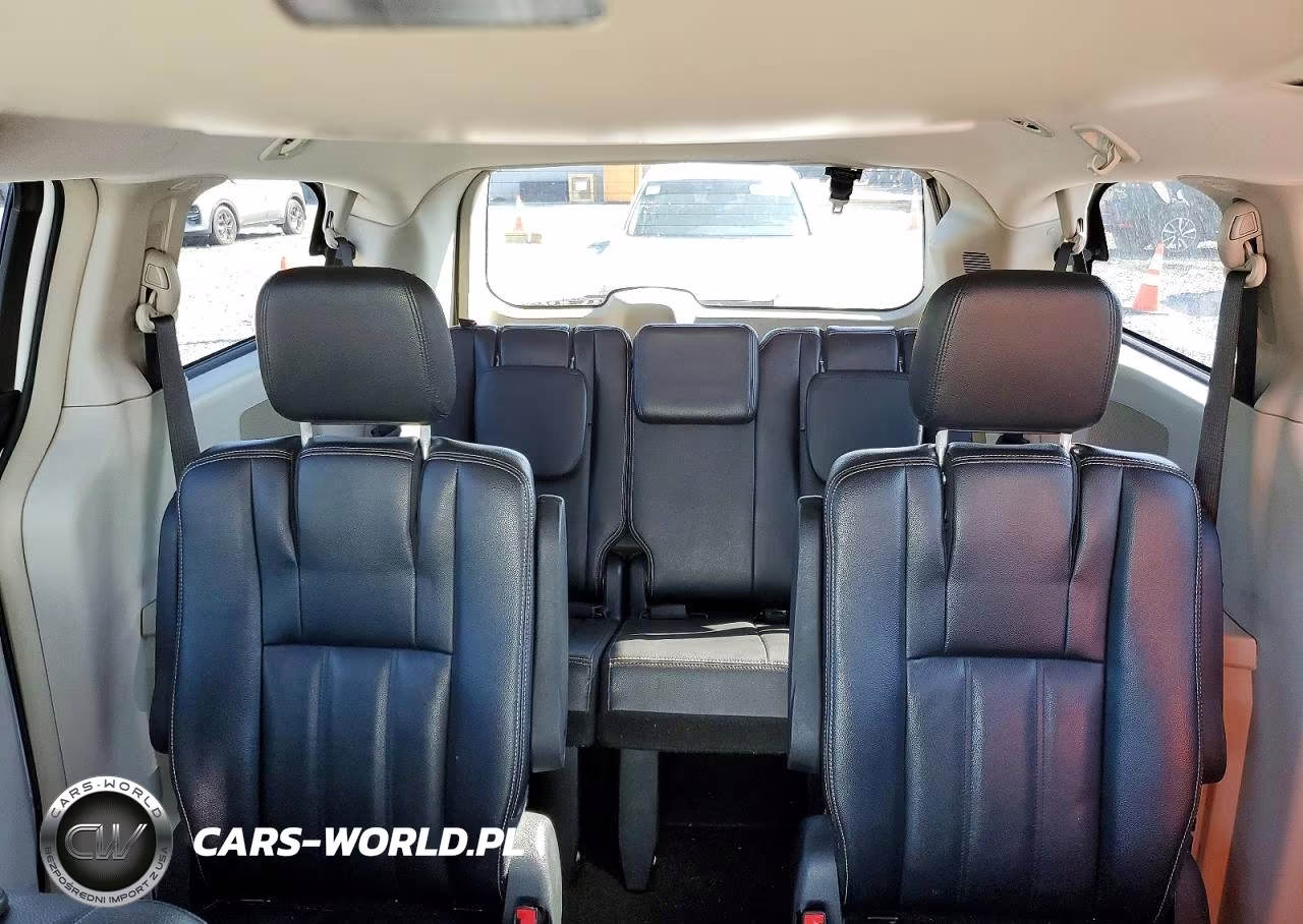 2014 Chrysler Town & Country Touring VIN:2C4RC1BG2ER448557 - 10
