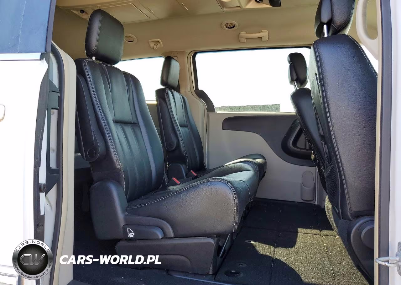 2014 Chrysler Town & Country Touring VIN:2C4RC1BG2ER448557 - 11