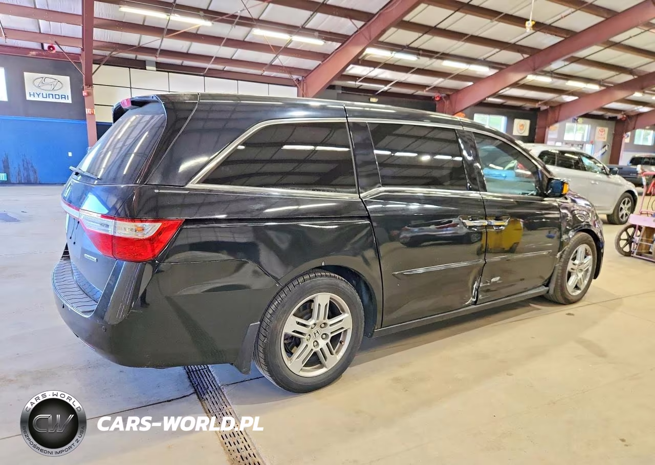 2011 Honda Odyssey Touring VIN:5FNRL5H90BB094738 - 3