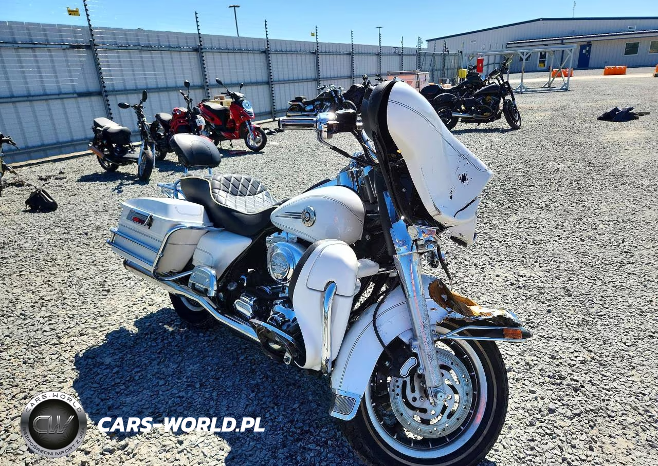 2005 Harley-Davidson Flhtcui VIN:1HD1FCW1X5Y653544 - 4