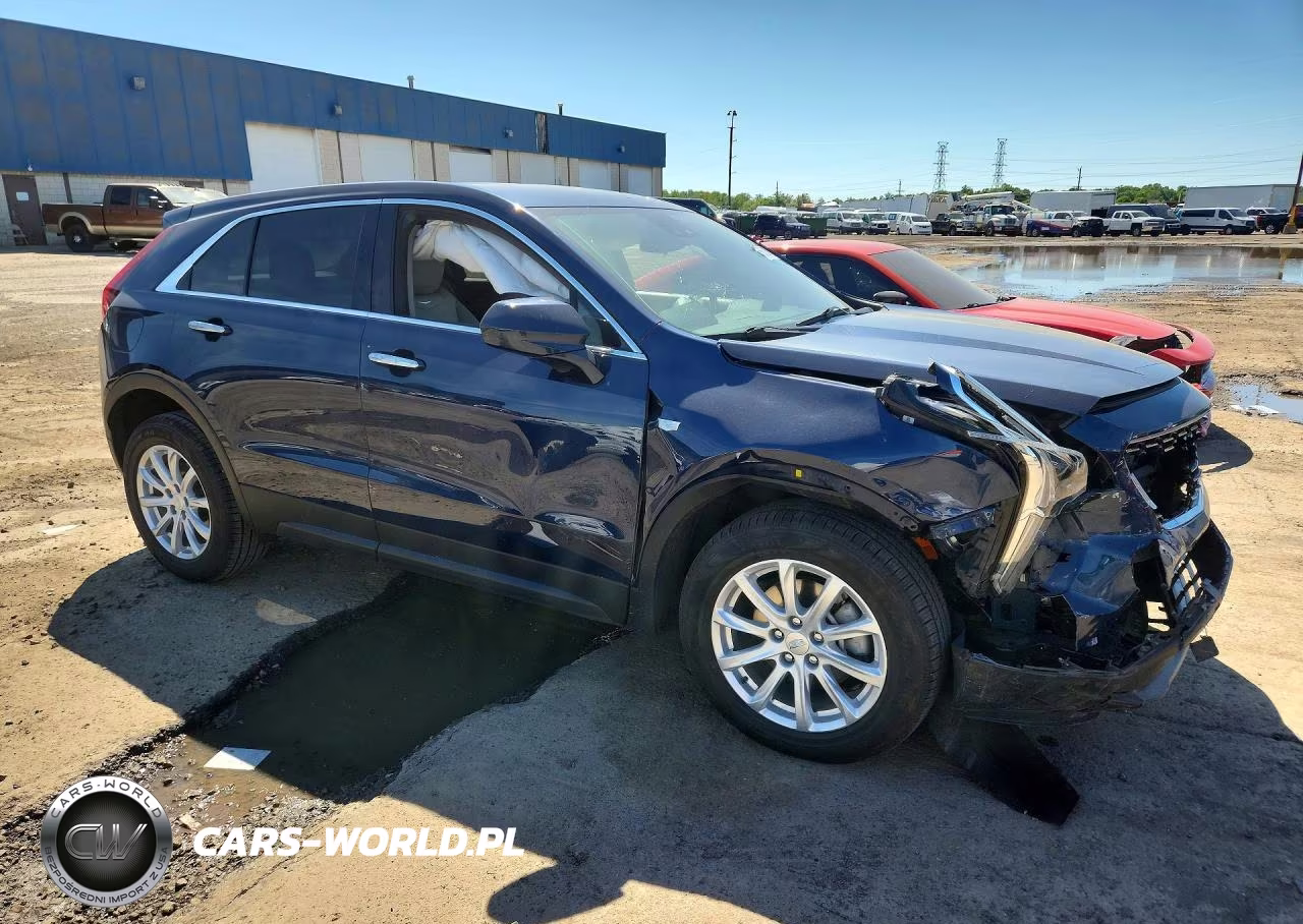 2022 Cadillac Xt4 Luxury VIN:1GYAZAR49NF137944 - 4
