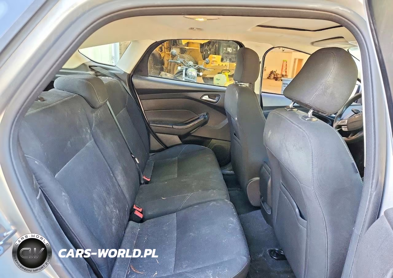 2016 Ford Focus Se VIN:1FADP3K26GL263637 - 10