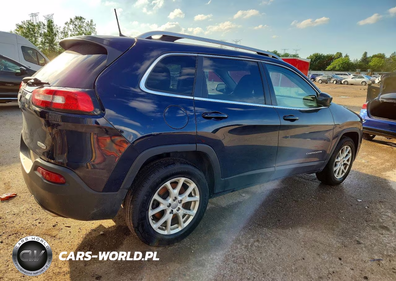 2016 Jeep Cherokee Latitude VIN:1C4PJMCS4GW253961 - 3
