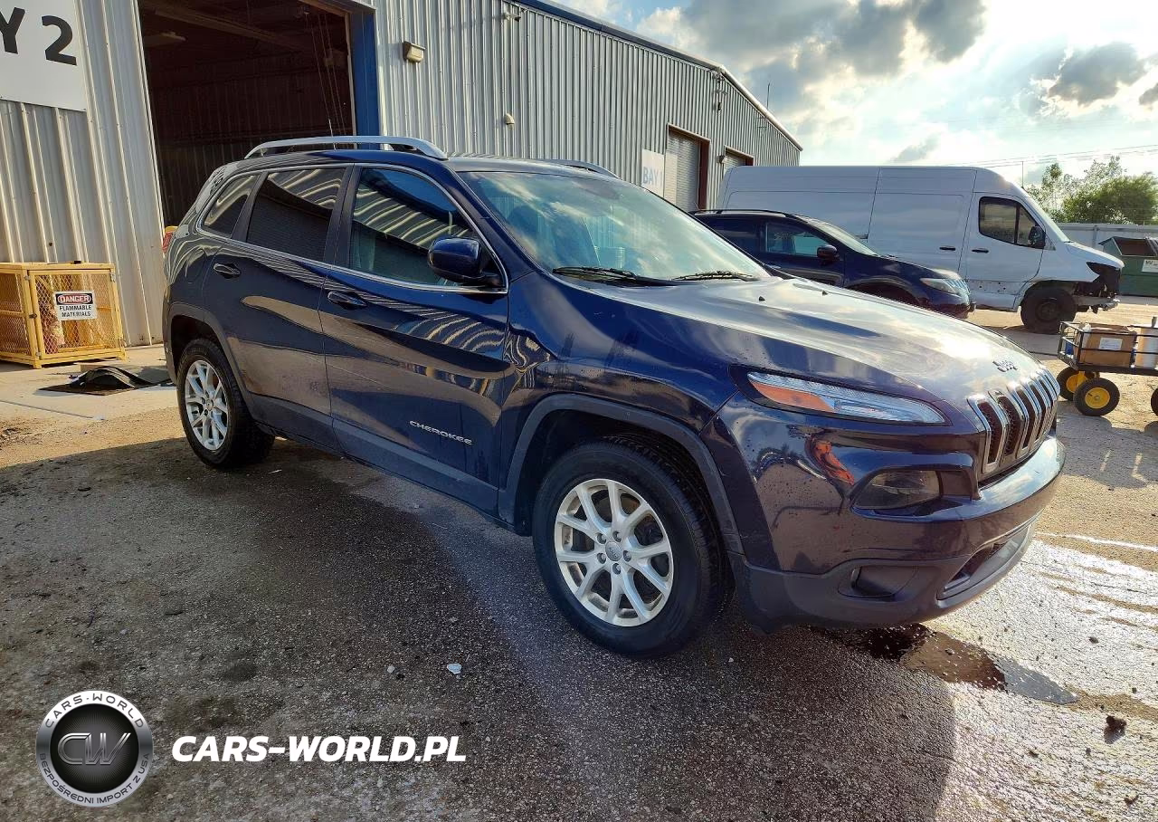 2016 Jeep Cherokee Latitude VIN:1C4PJMCS4GW253961 - 4