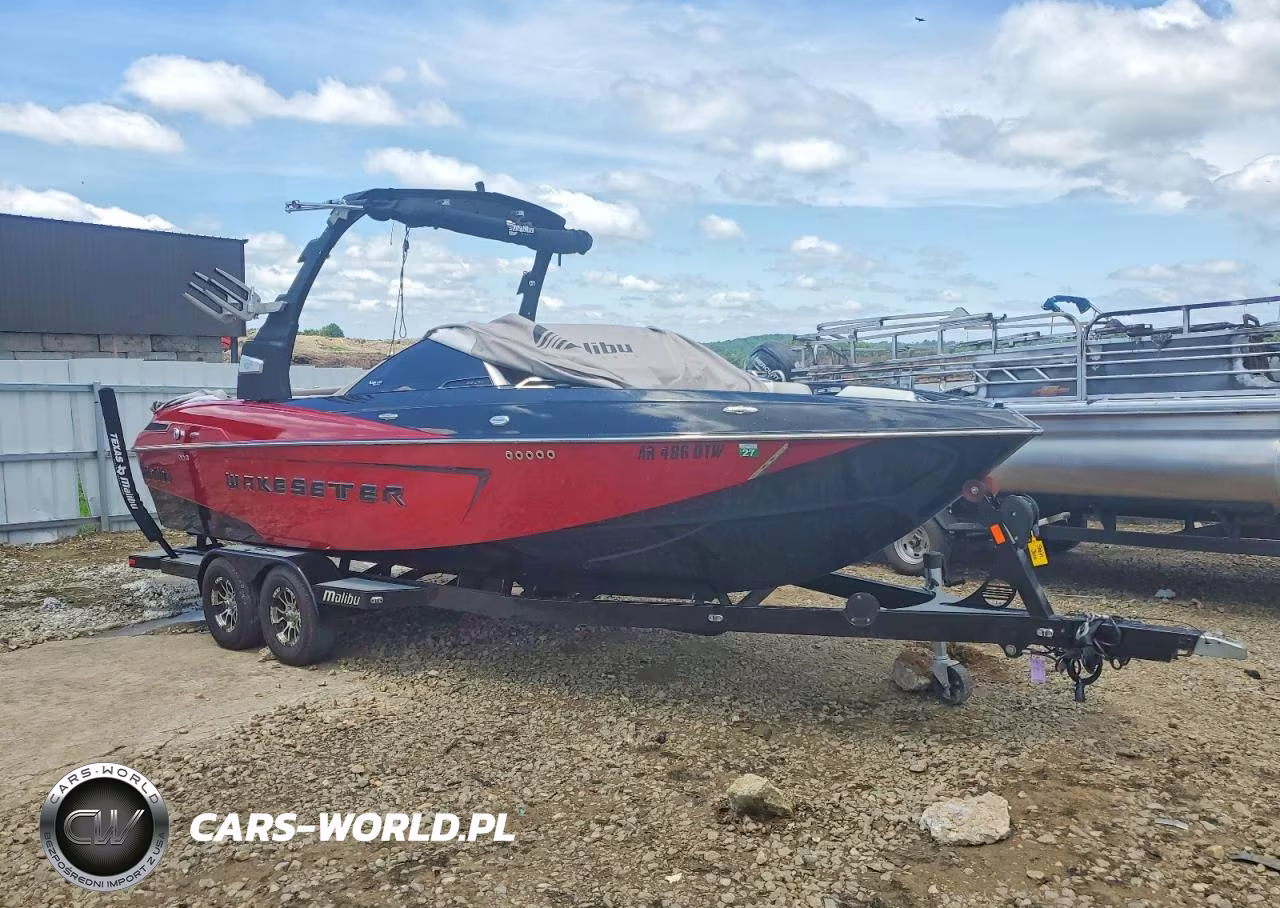 2016 Malibu Boat - Boat