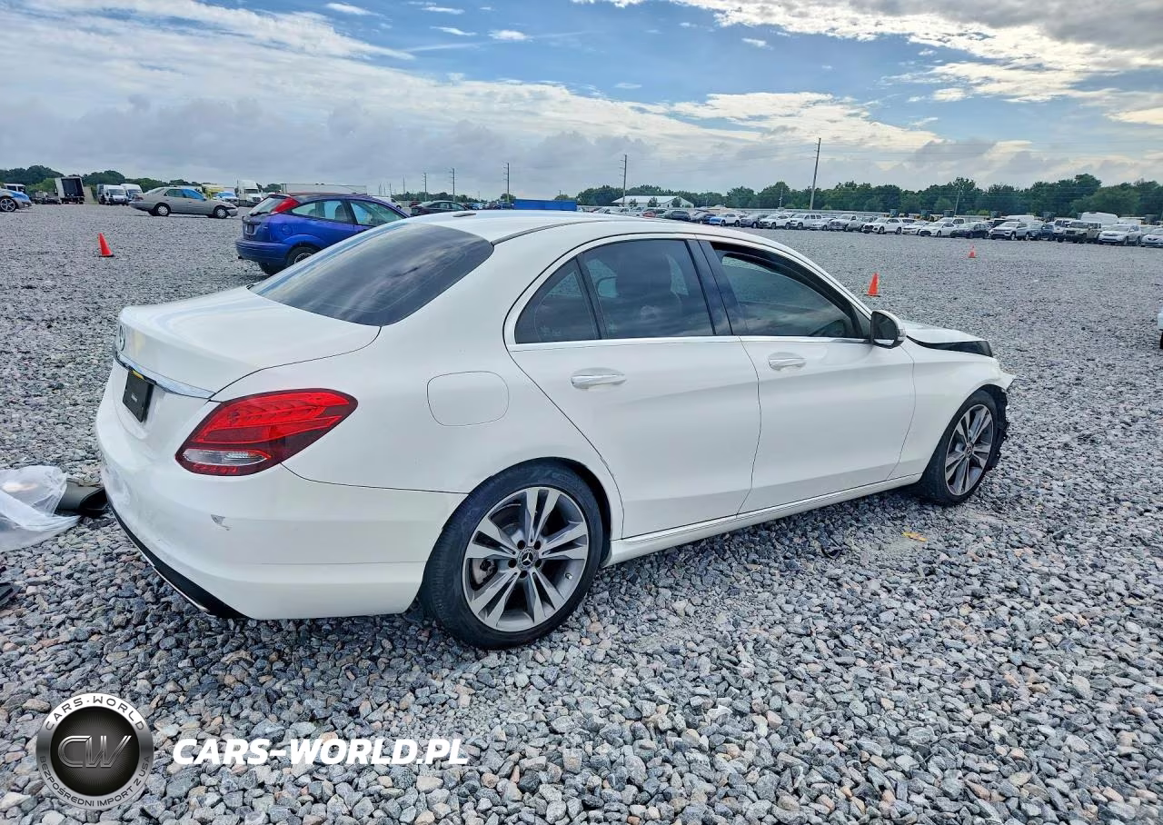 2018 Mercedes-Benz C 300 VIN:55SWF4JBXJU268362 - 3