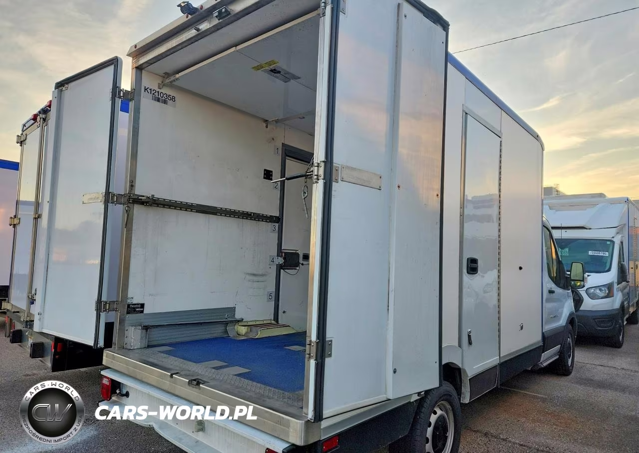 2022 Ford Transit Delivery Truck VIN:1FDBW5Z82NKA32369 - 3