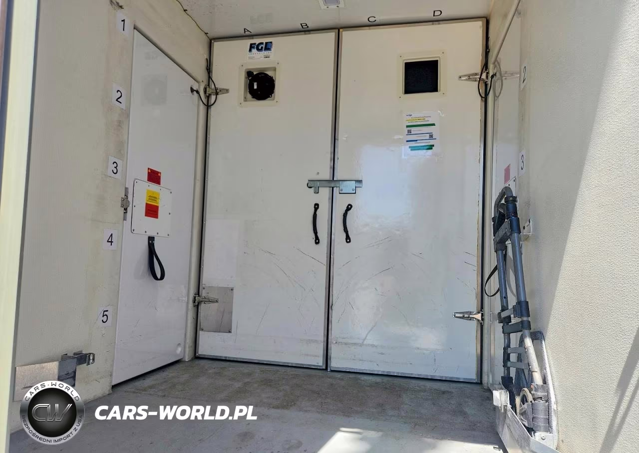 2022 Ford Transit T-350 Refrigerated Box Truck VIN:1FDBW5Z88NKA01434 - 10