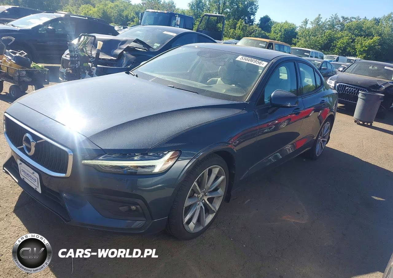 2021 Volvo S60 T6 Momentum – zdjęcie 1 z 12