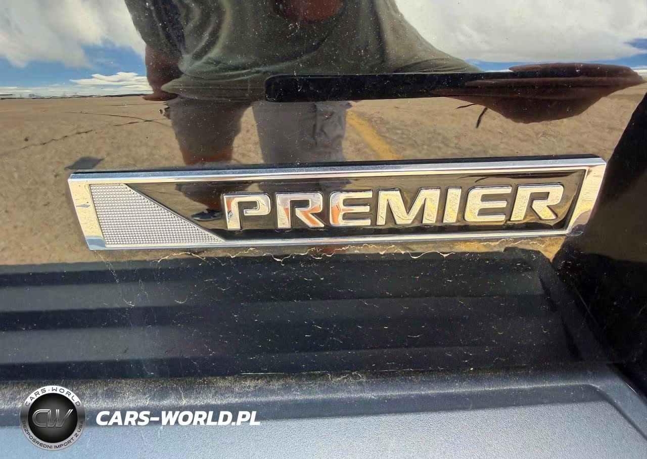 2018 Chevrolet Suburban K1500 Premier VIN:1GNSKJKC5JR172013 - 13