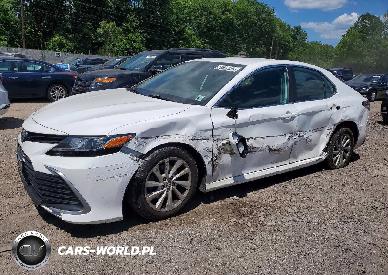 2022 Toyota Camry Le – zdjęcie 1 z 12