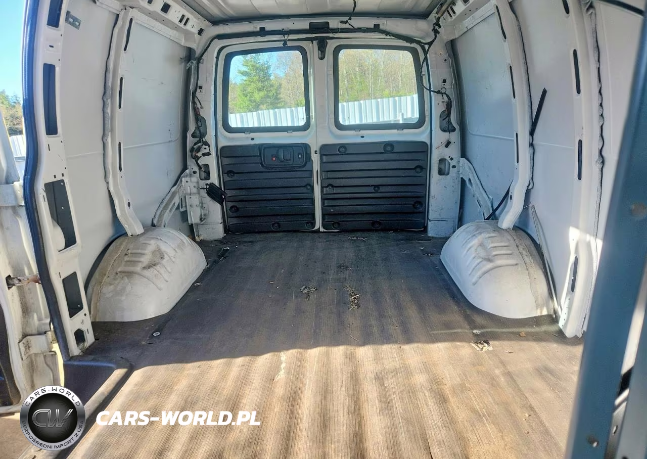 2021 Chevrolet Express G2500 VIN:1GCWGAF75M1174985 - 10
