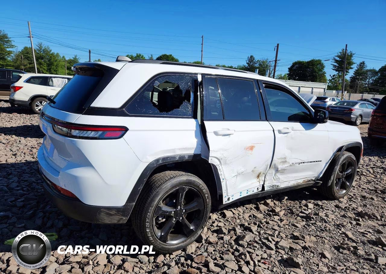 2025 Jeep Grand Cherokee Laredo VIN:1C4RJHAGXSC265704 - 3