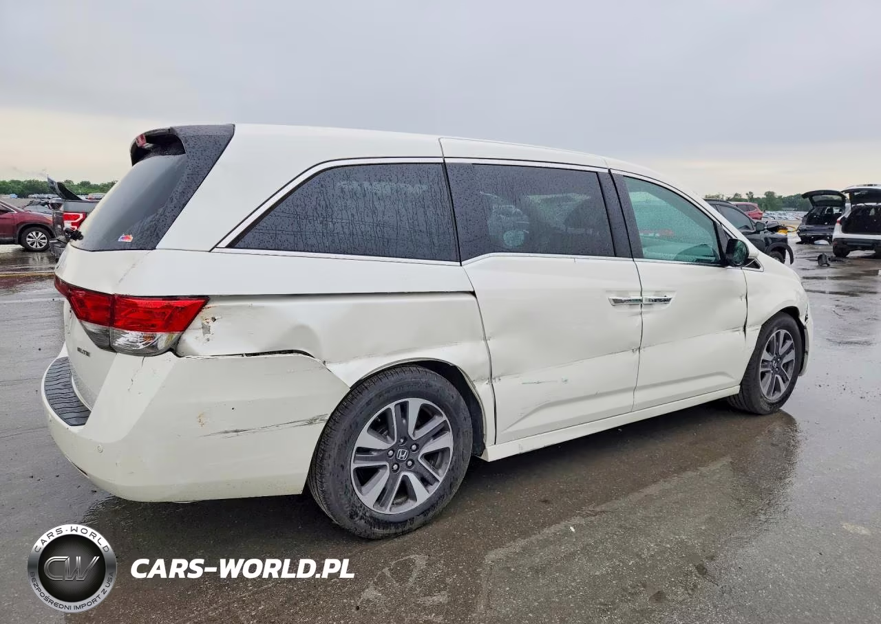 2016 Honda Odyssey Touring VIN:5FNRL5H98GB147385 - 3