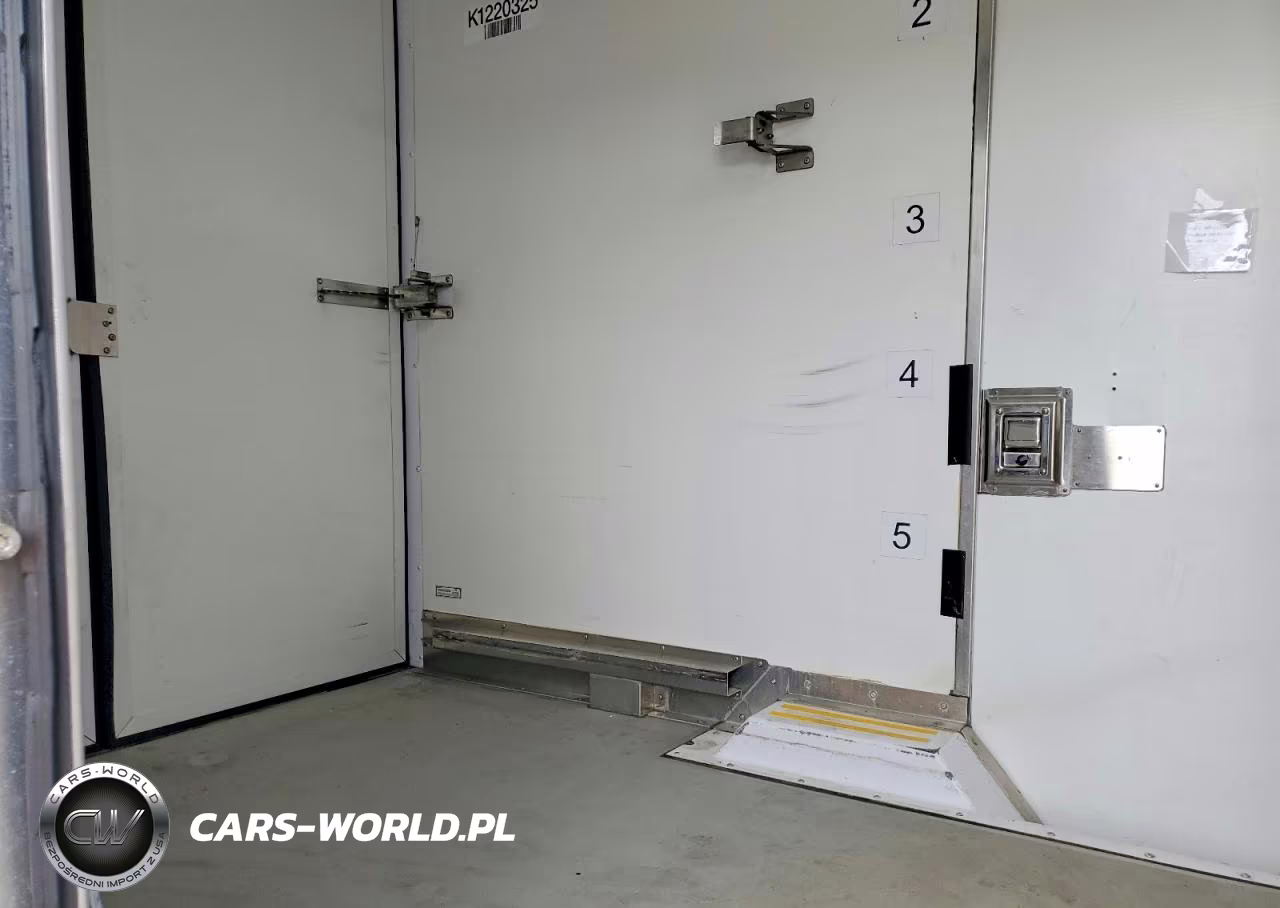 2023 Ford E350 Refrigerated Box Truck VIN:1FDWE3FK5PDD09760 - 10