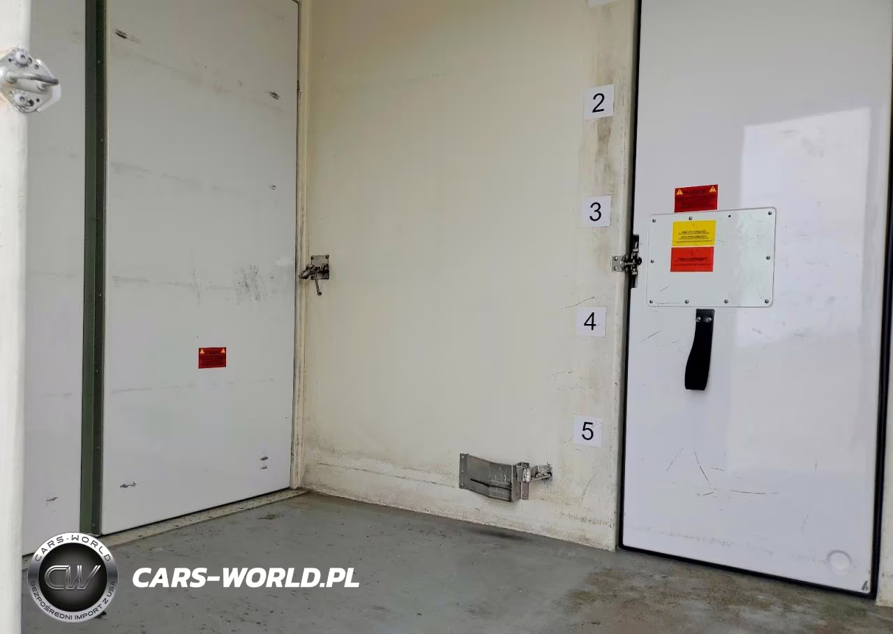 2022 Ford Transit Refrigerated Delivery Truck VIN:1FDBW5Z89NKA01426 - 10
