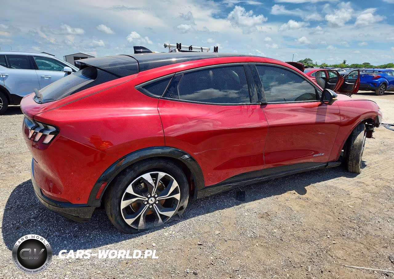 2021 Ford Mustang Mach-E Premium VIN:3FMTK3RM2MMA18979 - 3