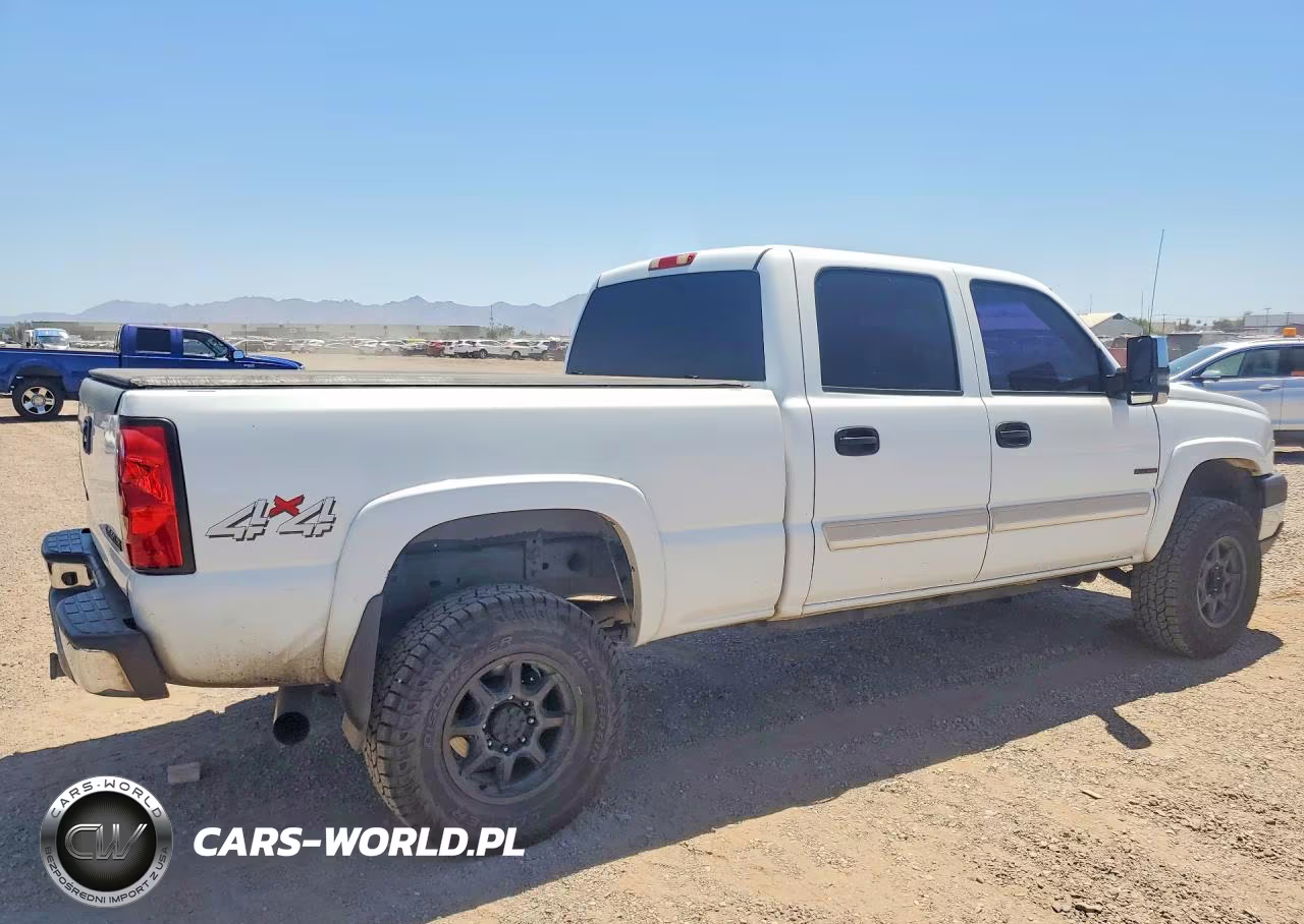 2005 Chevrolet Silverado K2500 Heavy Duty VIN:1GCHK23225F810014 - 3