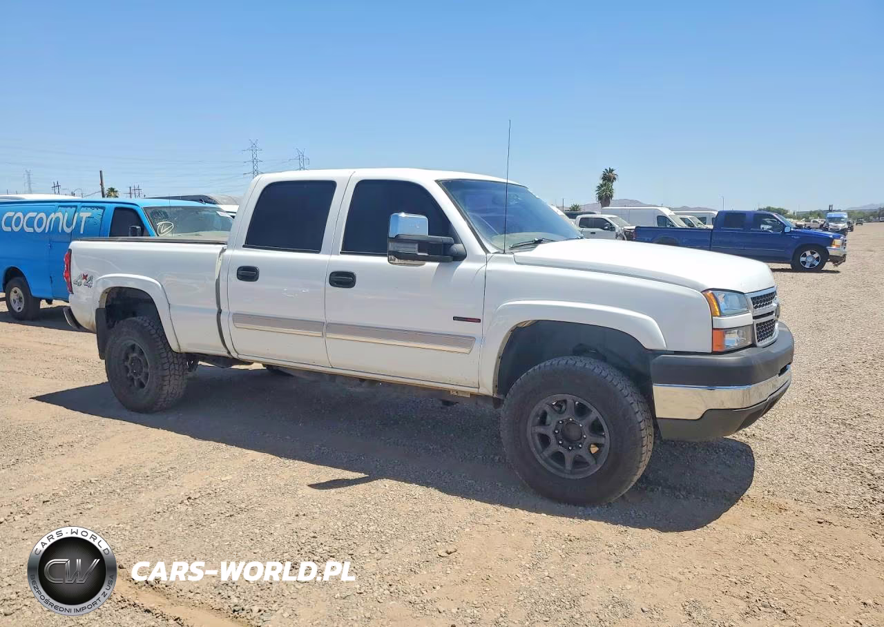 2005 Chevrolet Silverado K2500 Heavy Duty VIN:1GCHK23225F810014 - 4