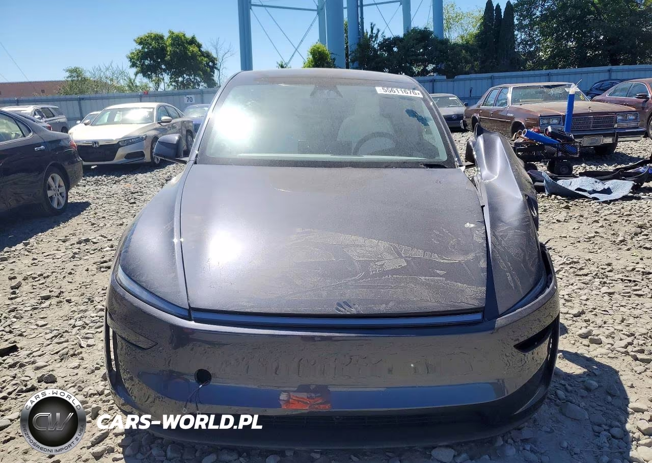 2026 Tesla Model Y VIN:7SAYGDEE3TA466375 - 5