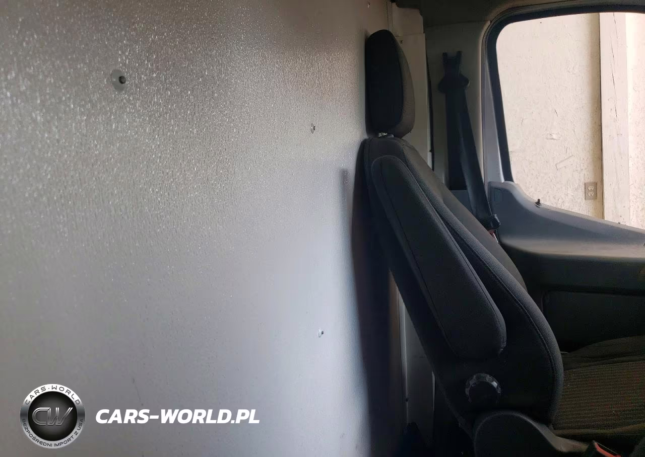 2018 Ford Transit 250 Refrigerated Delivery Van VIN:1FTYR1ZM1JKB07262 - 11