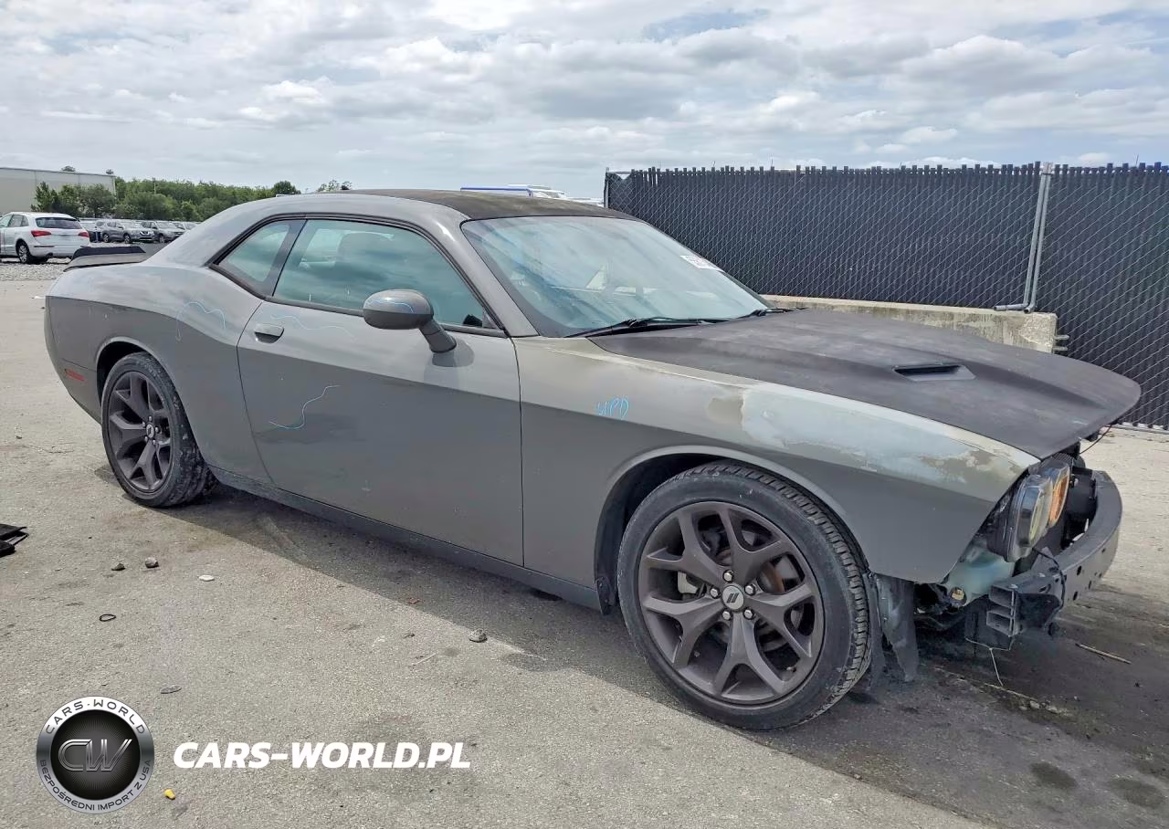 2018 Dodge Challenger Sxt VIN:2C3CDZAG1JH215079 - 4