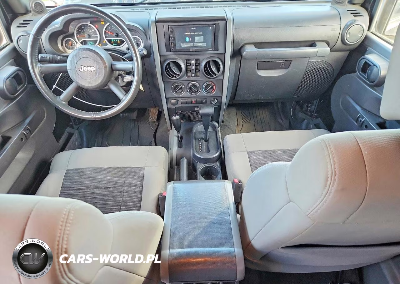 2010 Jeep Wrangler Unlimited Sport VIN:1J4HA3H10AL166558 - 8