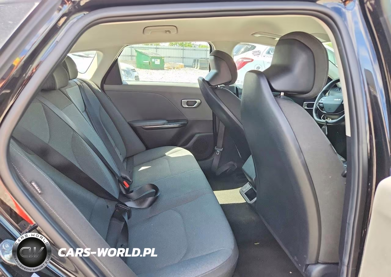 2025 Kia K4 Lxs VIN:3KPFT4DE8SE032347 - 10