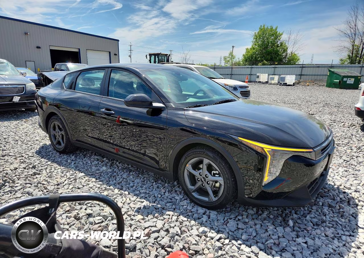 2025 Kia K4 Lxs VIN:3KPFT4DE8SE032347 - 4
