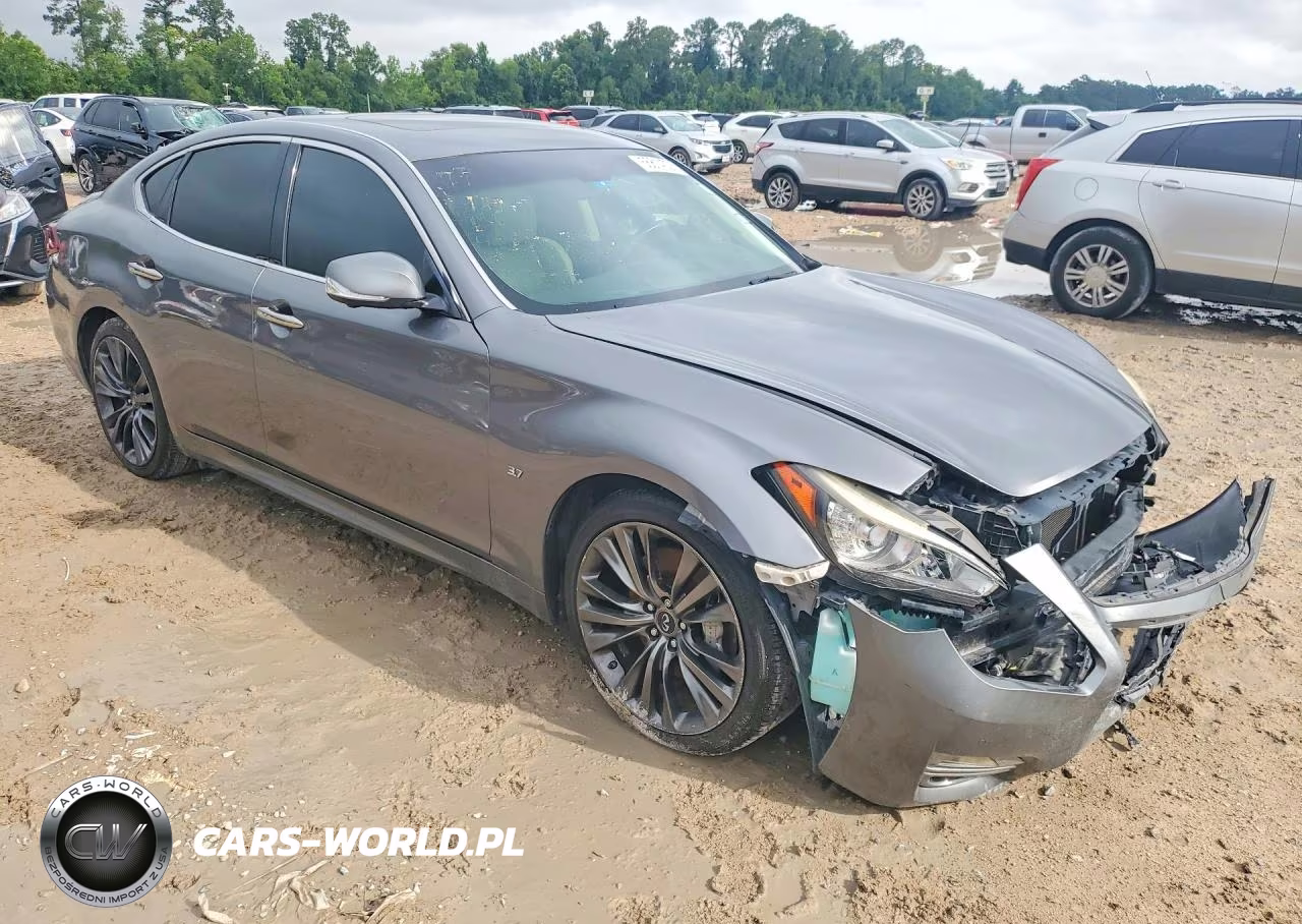 2018 Infiniti Q70 3.7 Luxe VIN:JN1BY1AP3JM180882 - 4