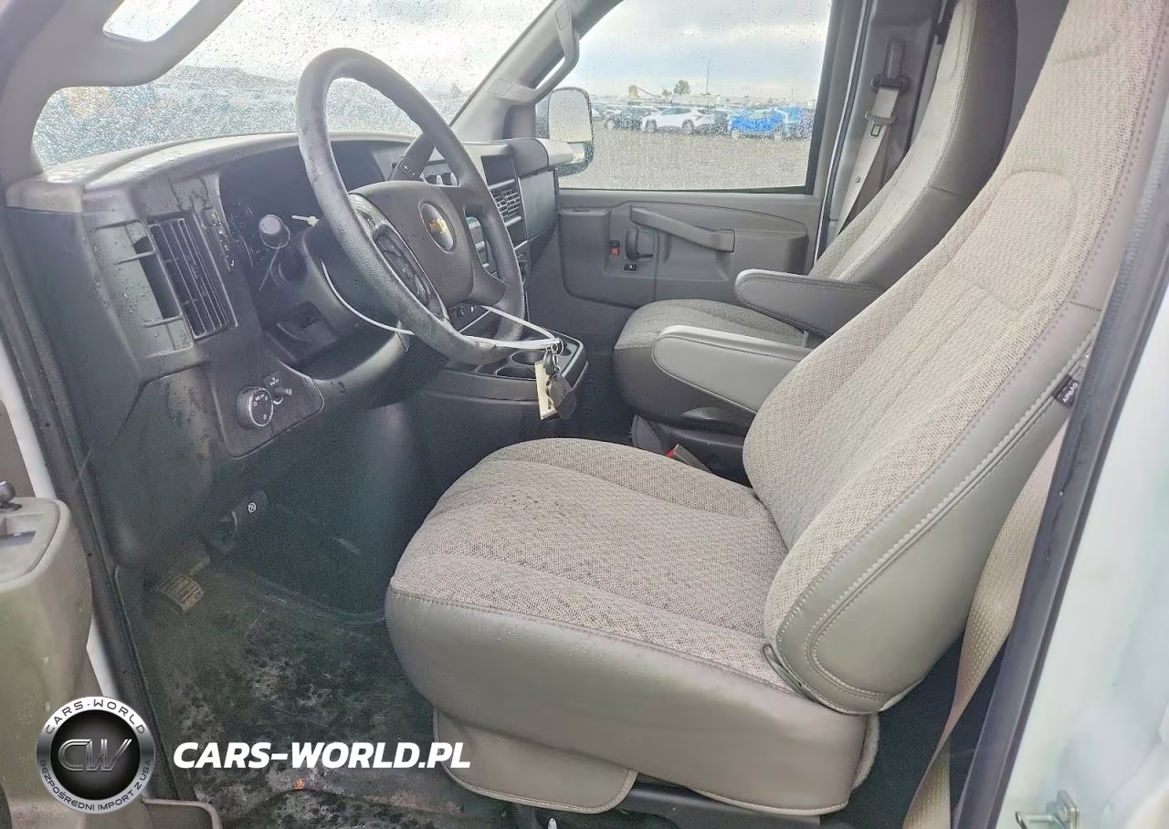 2024 Chevrolet Express G2500 VIN:1GCWGAFP0R1253536 - 7