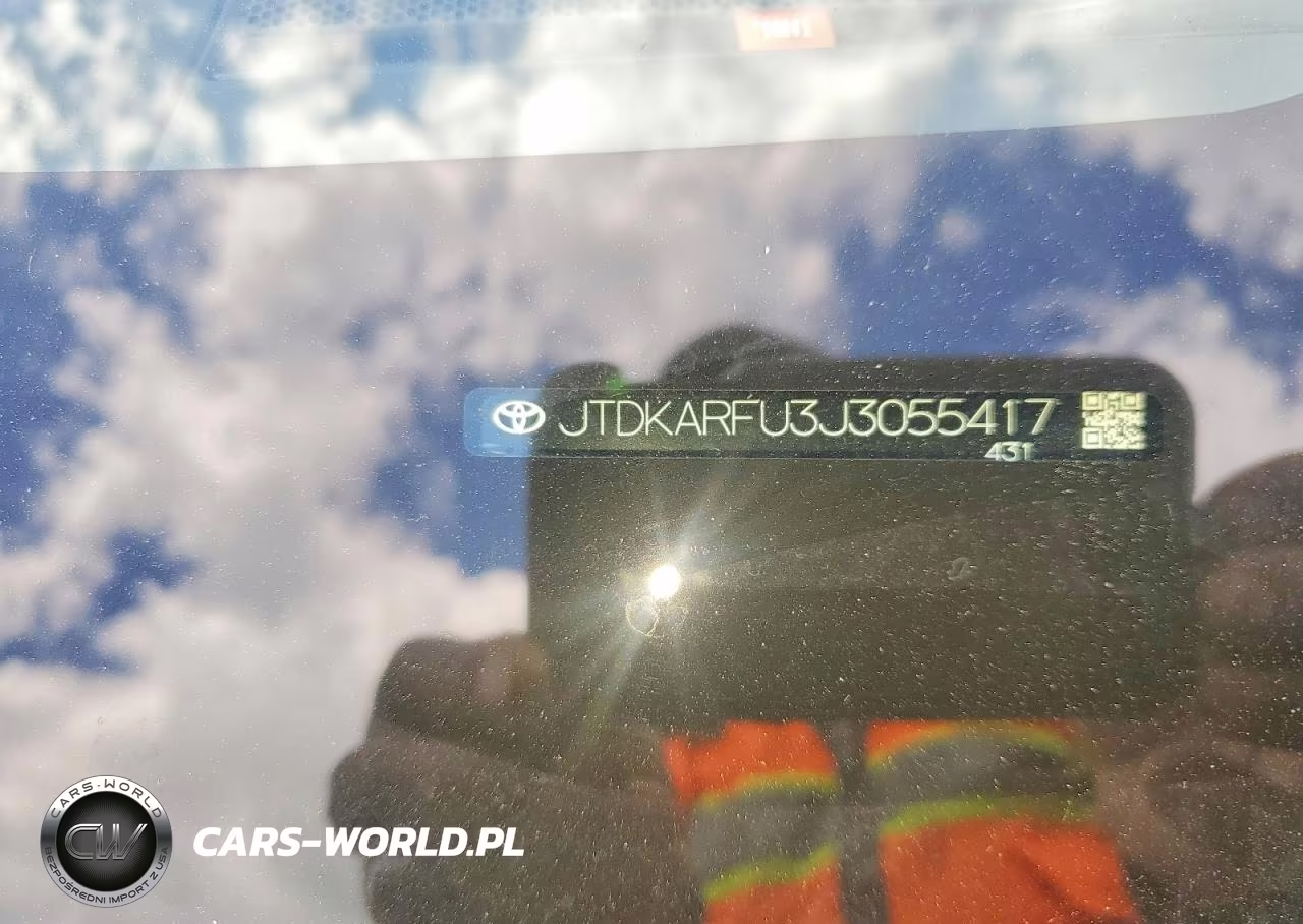 2018 Toyota Prius Four VIN:JTDKARFU3J3055417 - 12